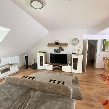 Dachgeschoss Apartment Mit Ausblick Хале Екстериор снимка