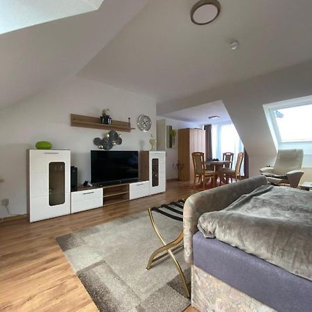 Dachgeschoss Apartment Mit Ausblick Хале Екстериор снимка