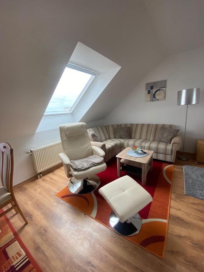 Dachgeschoss Apartment Mit Ausblick Хале Екстериор снимка