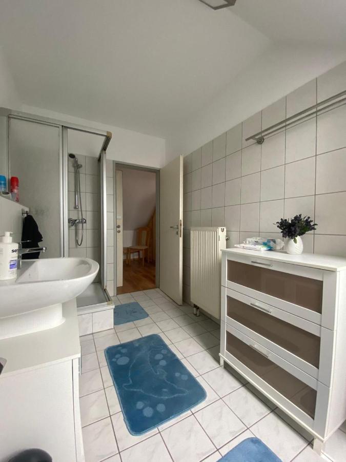 Dachgeschoss Apartment Mit Ausblick Хале Екстериор снимка